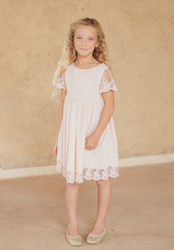 Le Jour de Notre Oui Manon Nude tenue enfant cérémonie nude