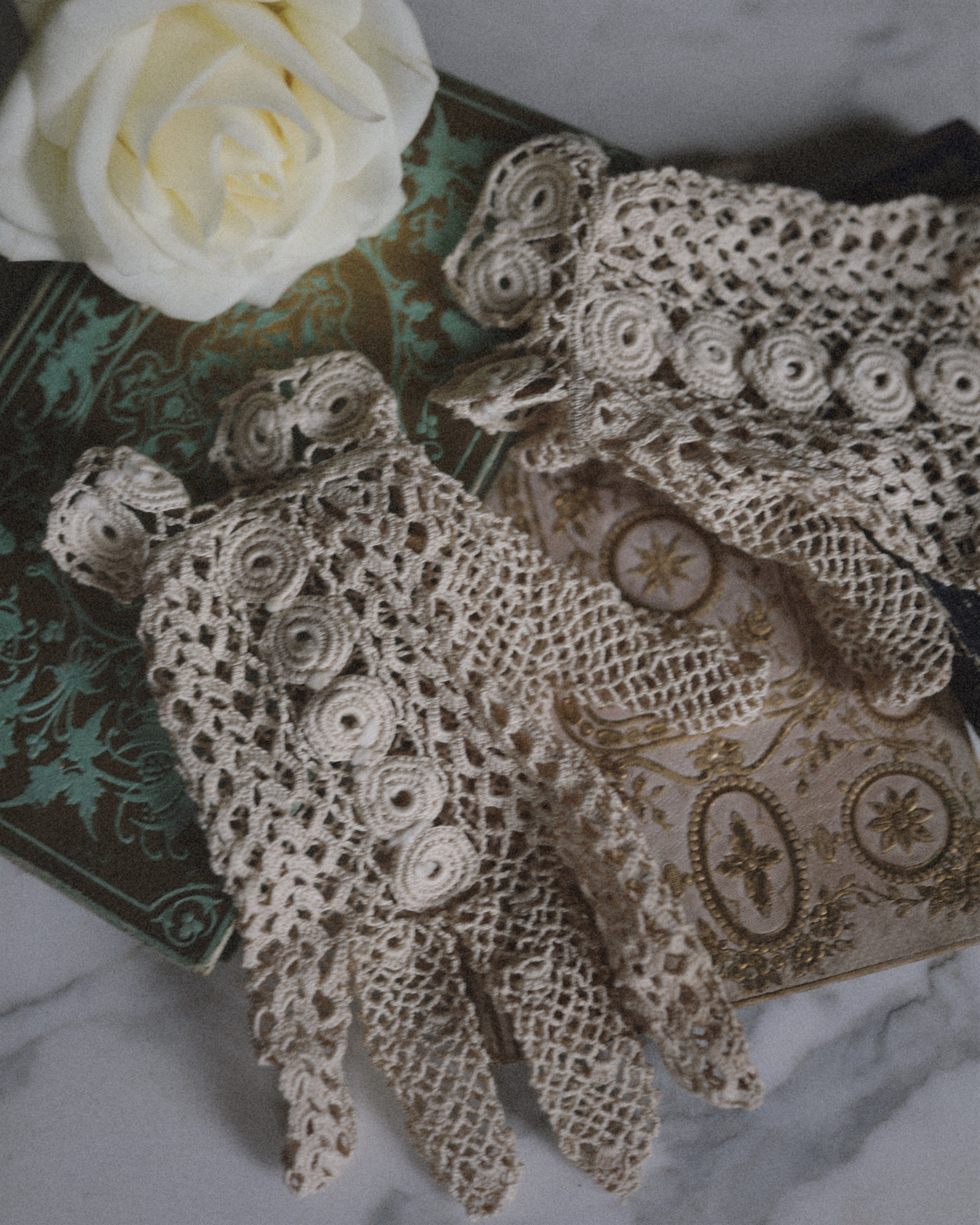 Solène Gisèle Les gants paire crochet ajouré bords travaillés