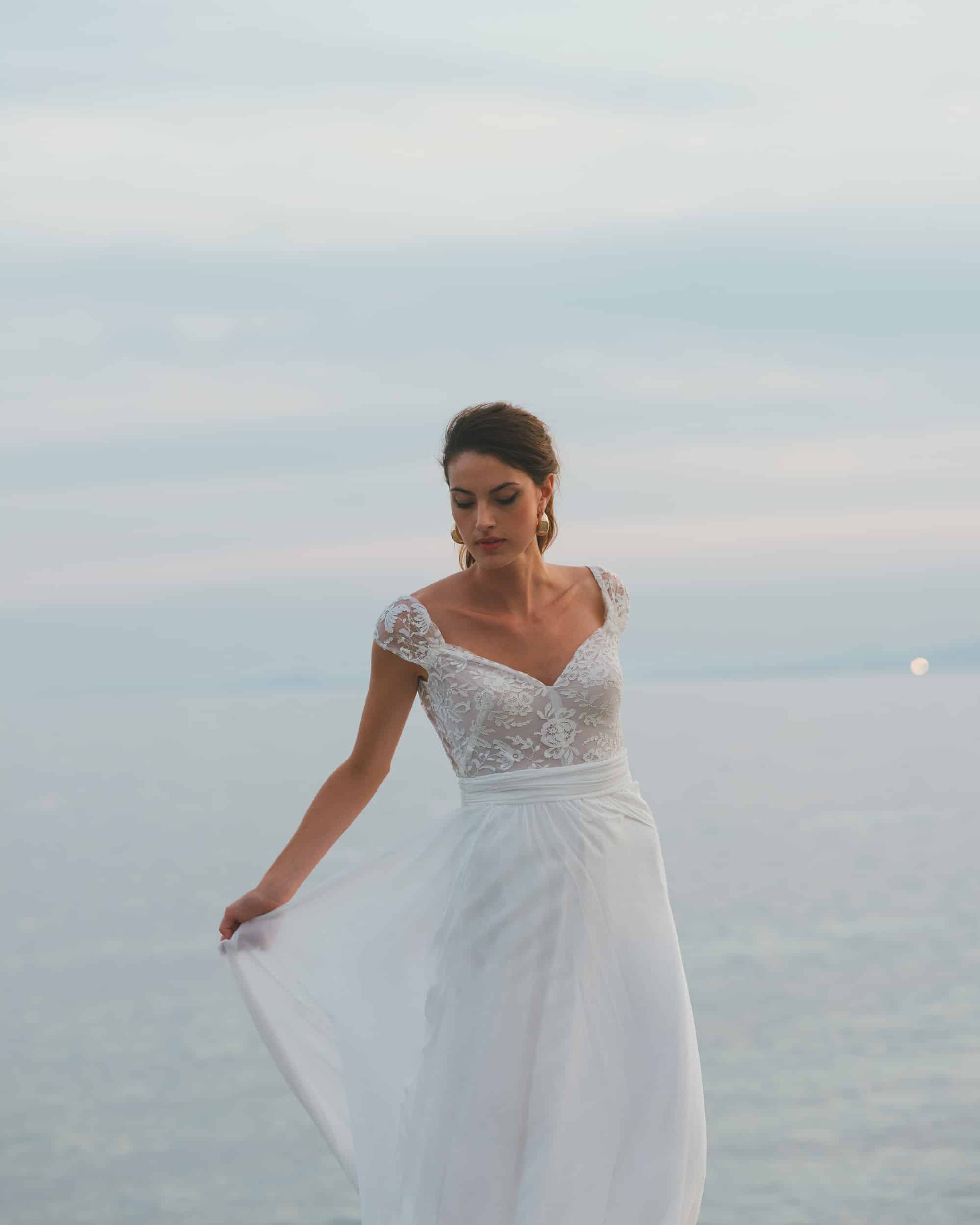 Maison Floret Sur-mesure Sergio robe dentelle décolleté coeur