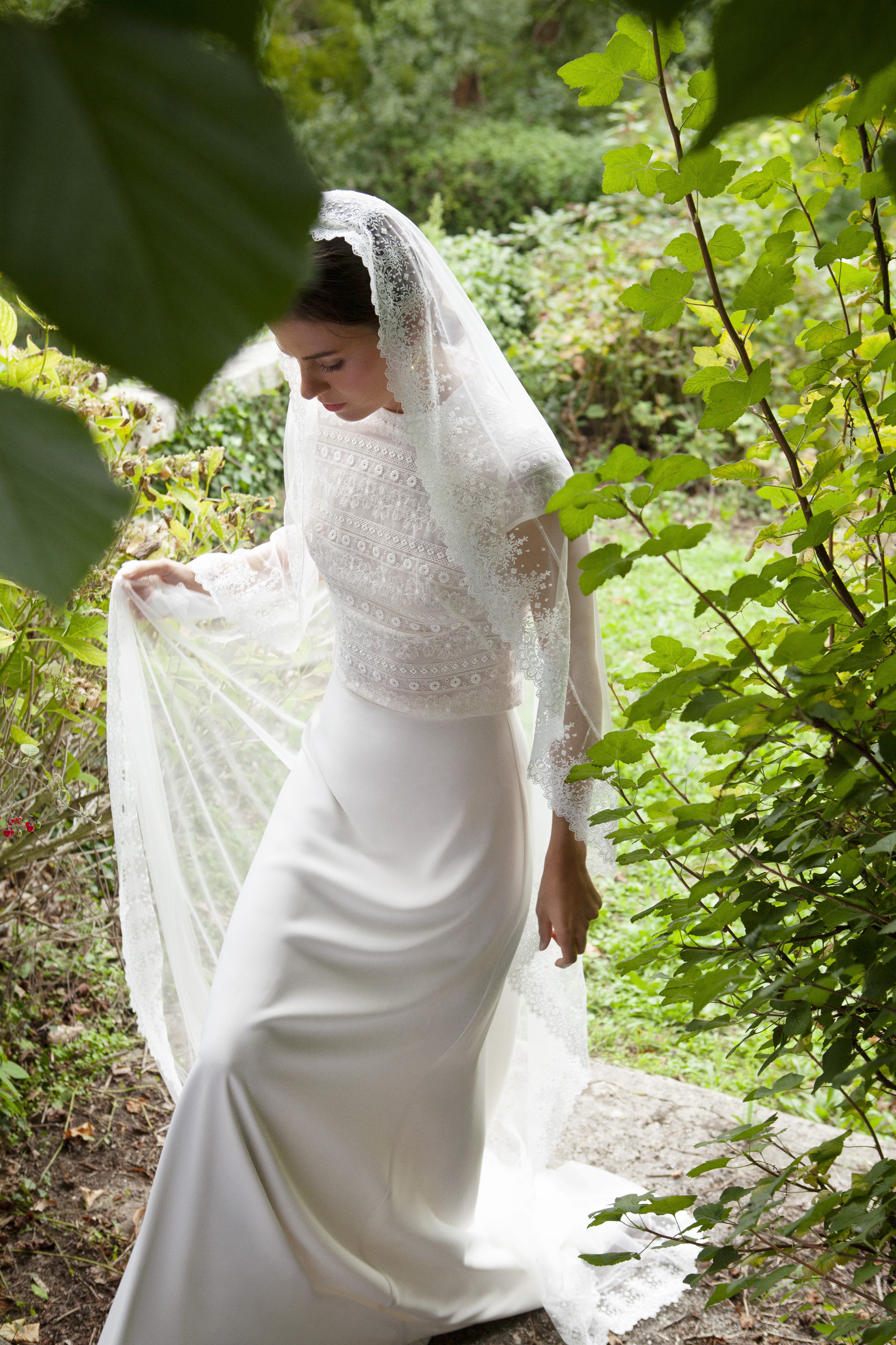 Maison Floret Prêt-à-marier Eugène top dentelle col cheminée