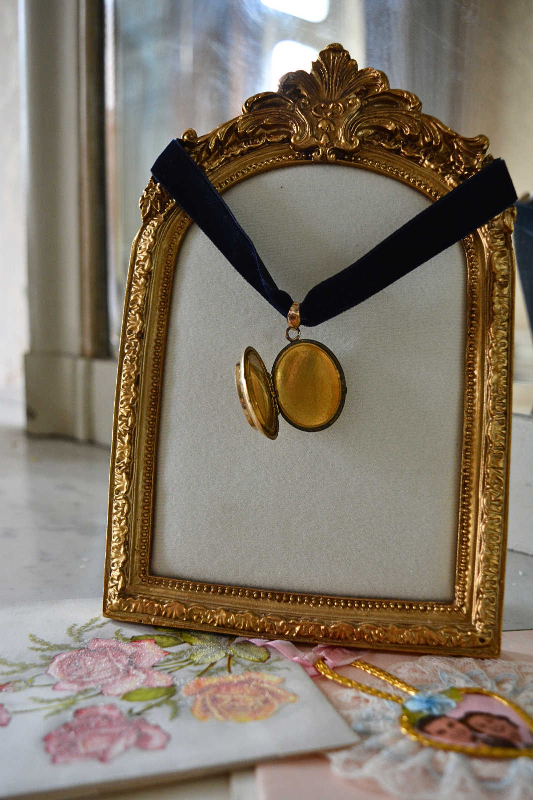 Solène Gisèle Médaillons Collier Velours choker bleu nuit camée