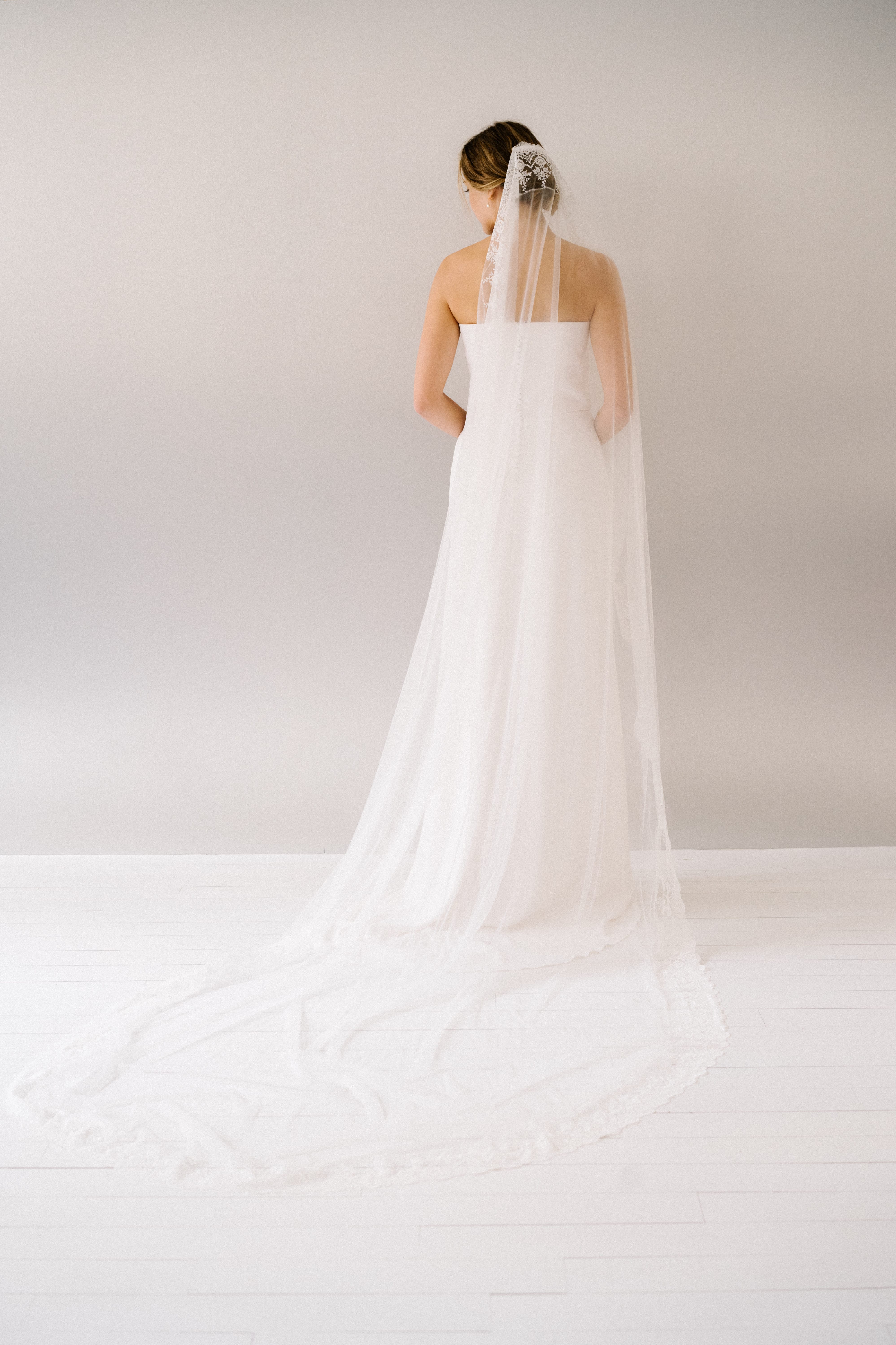 Maison Floret Sur-mesure Magnus robe de mariée bustier crêpe