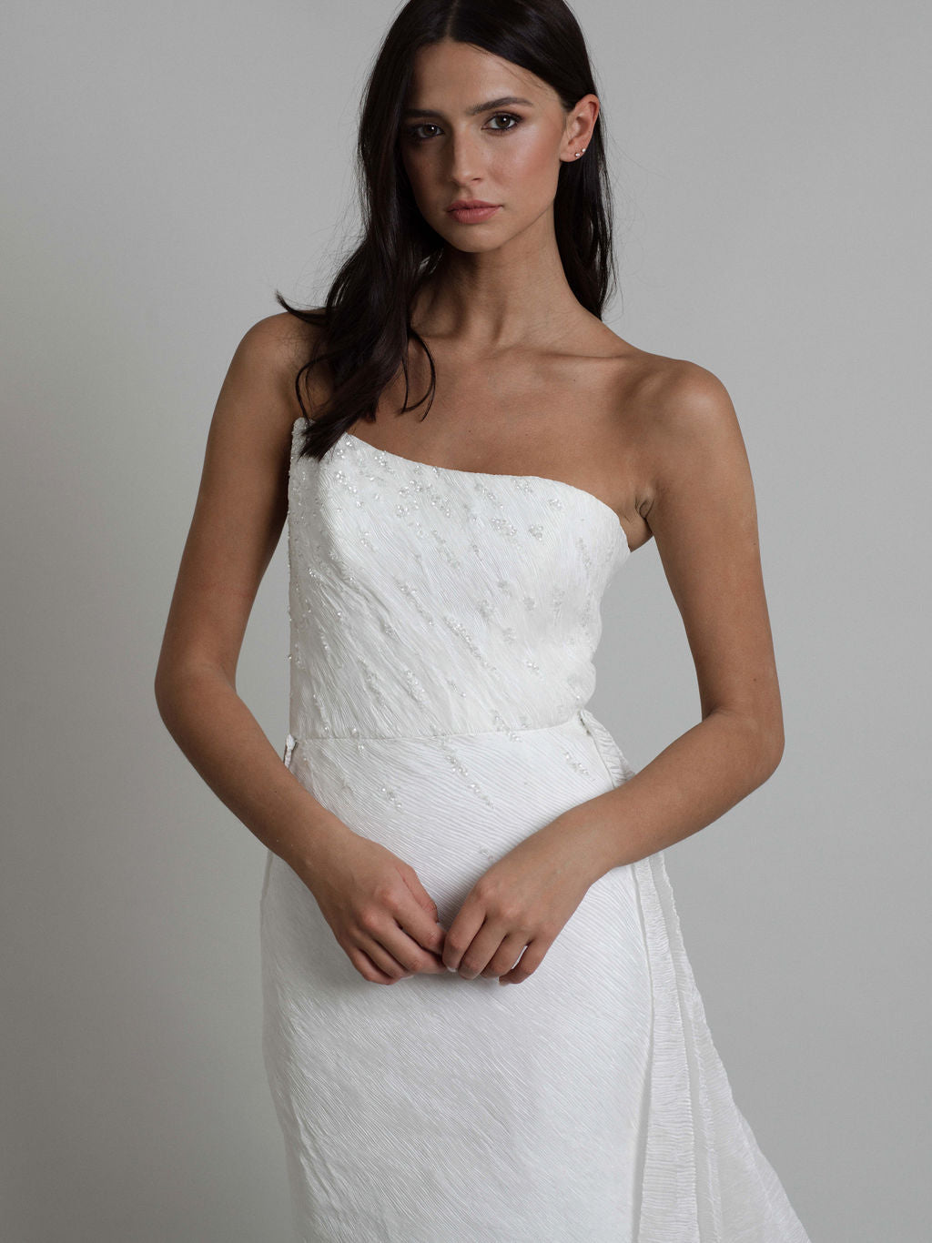 Rime Arodaky Bridal Talisman robe plissée perles