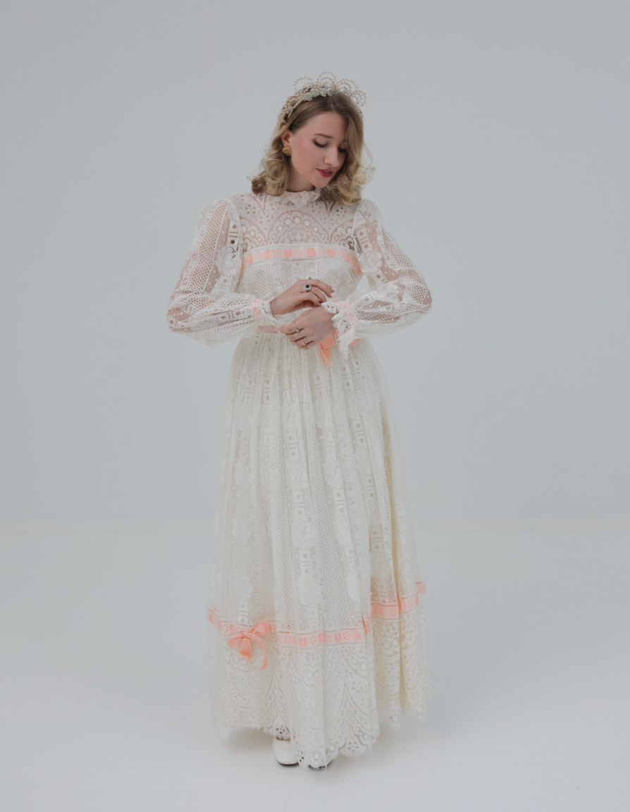 Solène Gisèle La mariée Robe Léontine robe dentelle 1975
