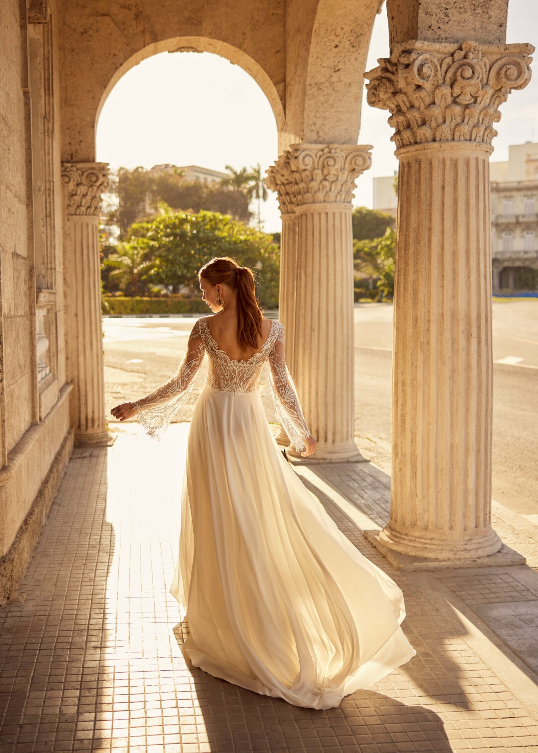 Hervé Paris Libre Collection Leaf robe de mariée crêpe fluide