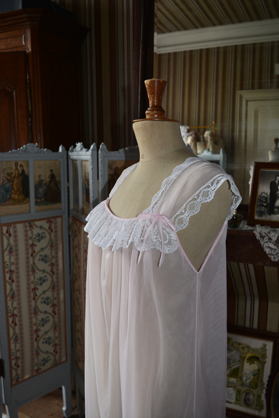 Solène Gisèle Les Déshabillés nuisette rose poudré dentelle