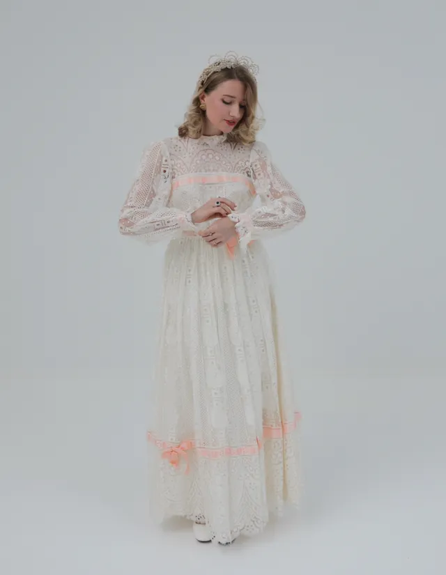 Solène Gisèle La mariée Robe Léontine robe dentelle 1975