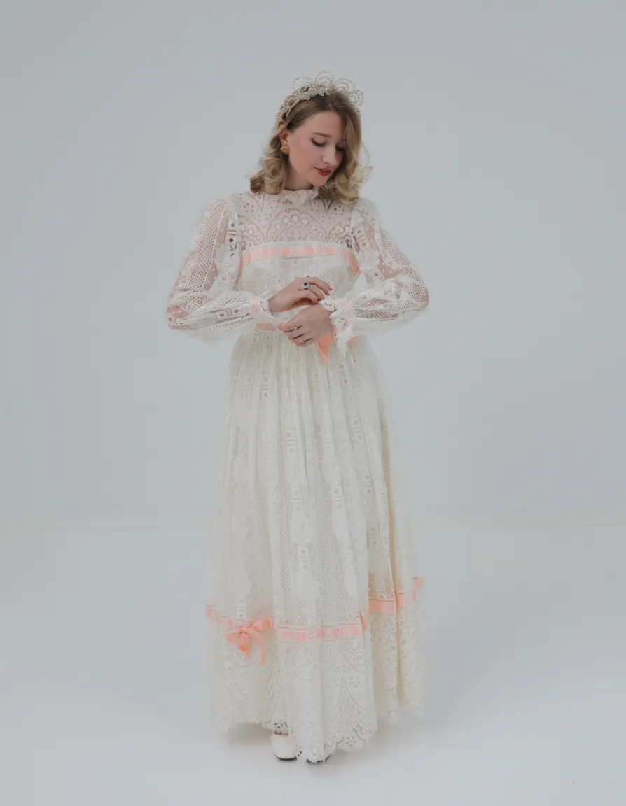 Solène Gisèle La mariée Robe Léontine robe dentelle 1975