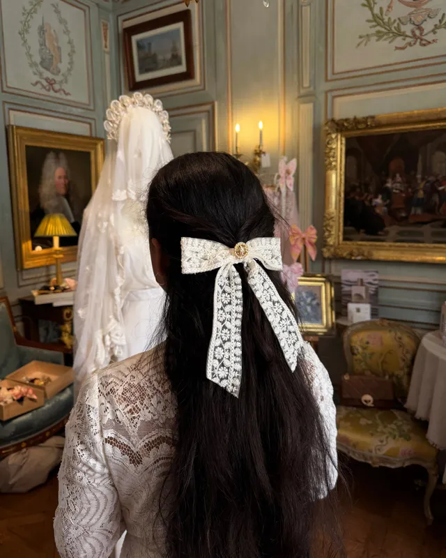 Solène Gisèle Les Noeuds Dentelle Sequins barrette cheveux doré
