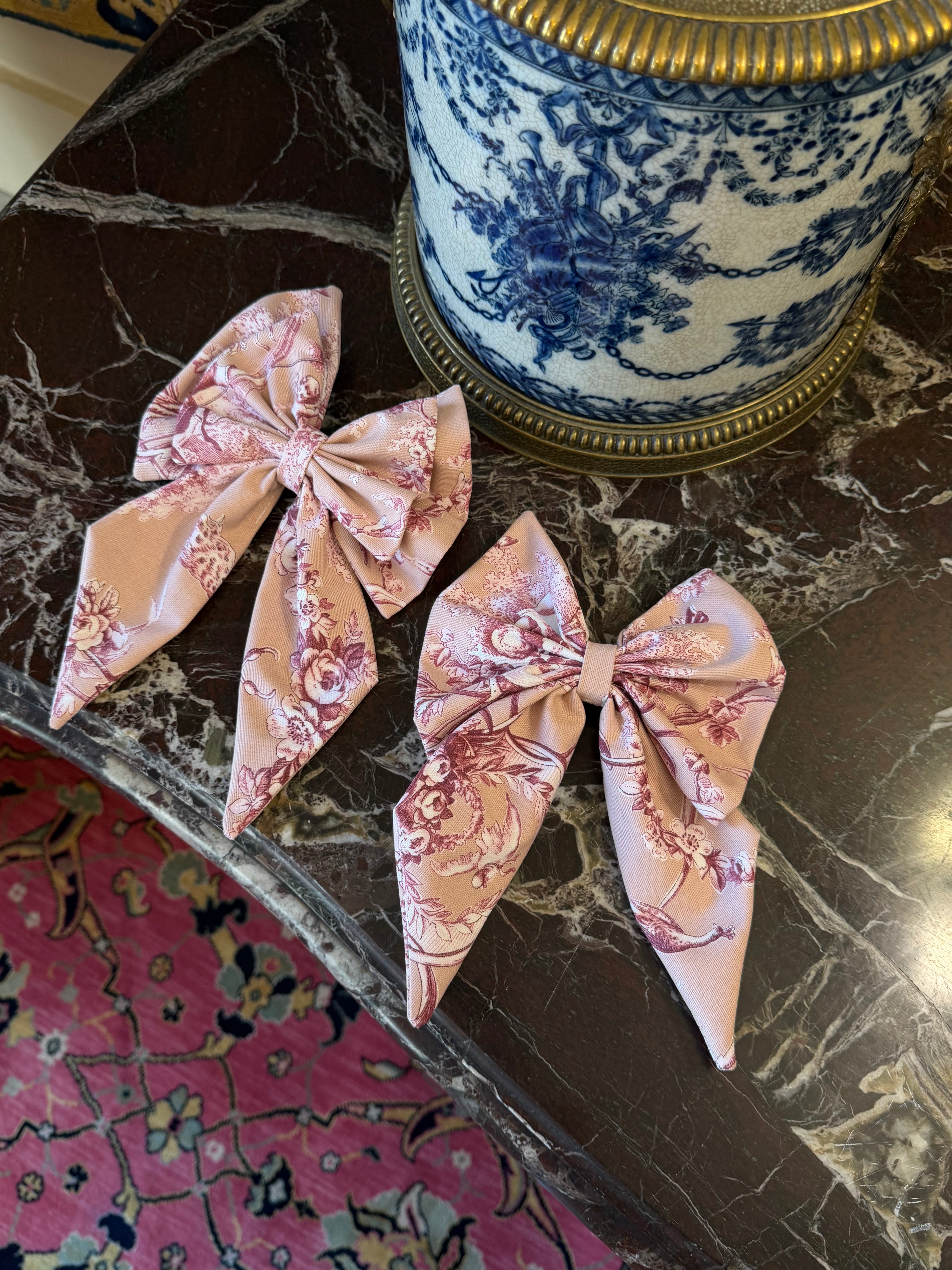 Solène Gisèle Couture Demoiselle Rose nœud coton cheveux 15x20 cm