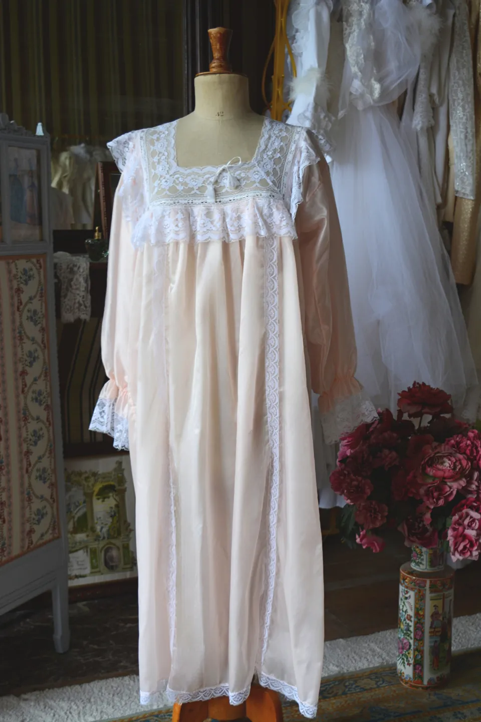 Solène Gisèle Les Déshabillés nuisette rose manches longues satin