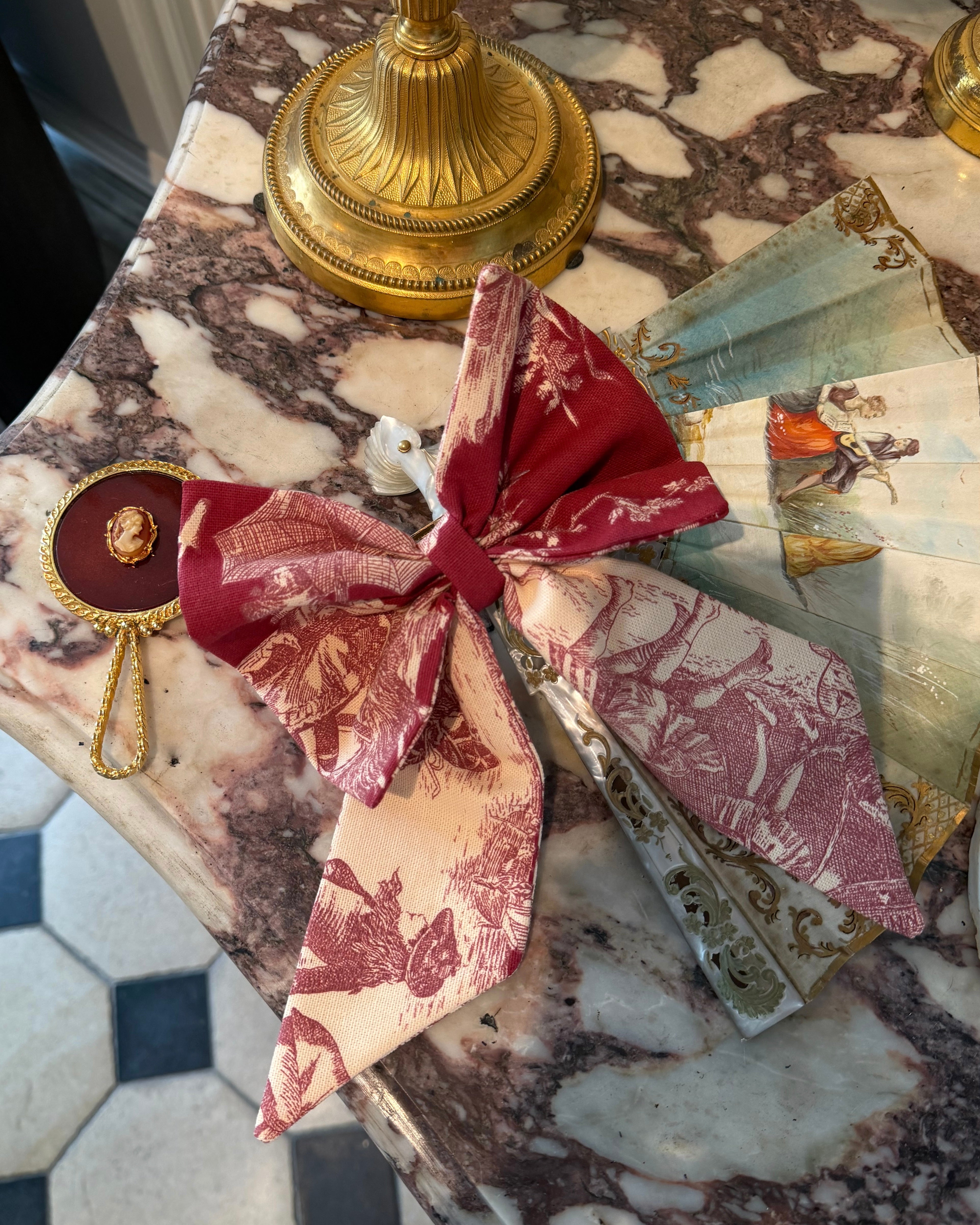 Solène Gisèle Signature Nœud Toile de Jouy Bordeaux Coton