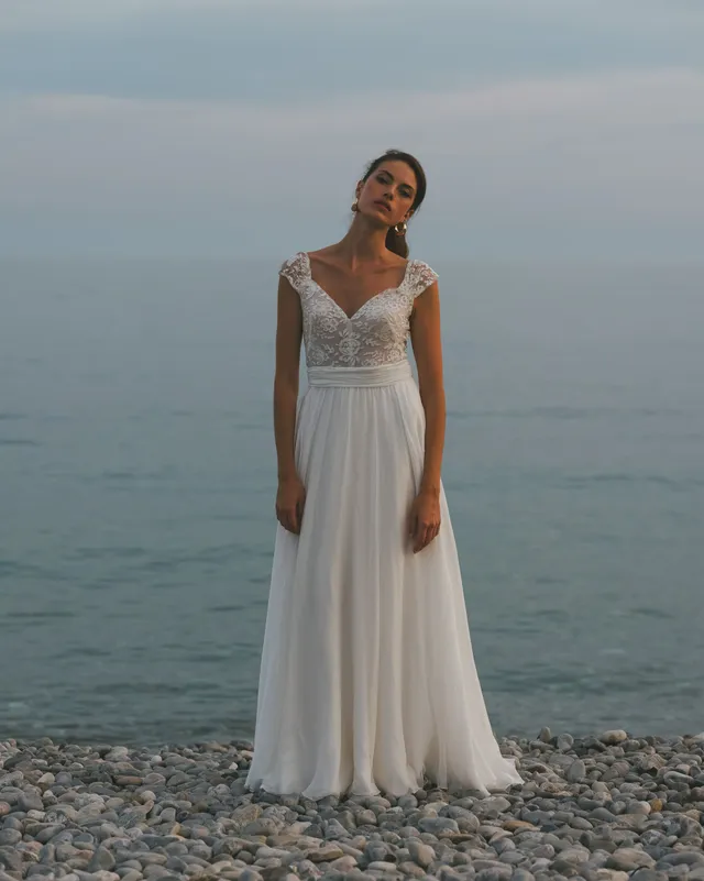 Maison Floret Sur-mesure Sergio robe dentelle décolleté coeur