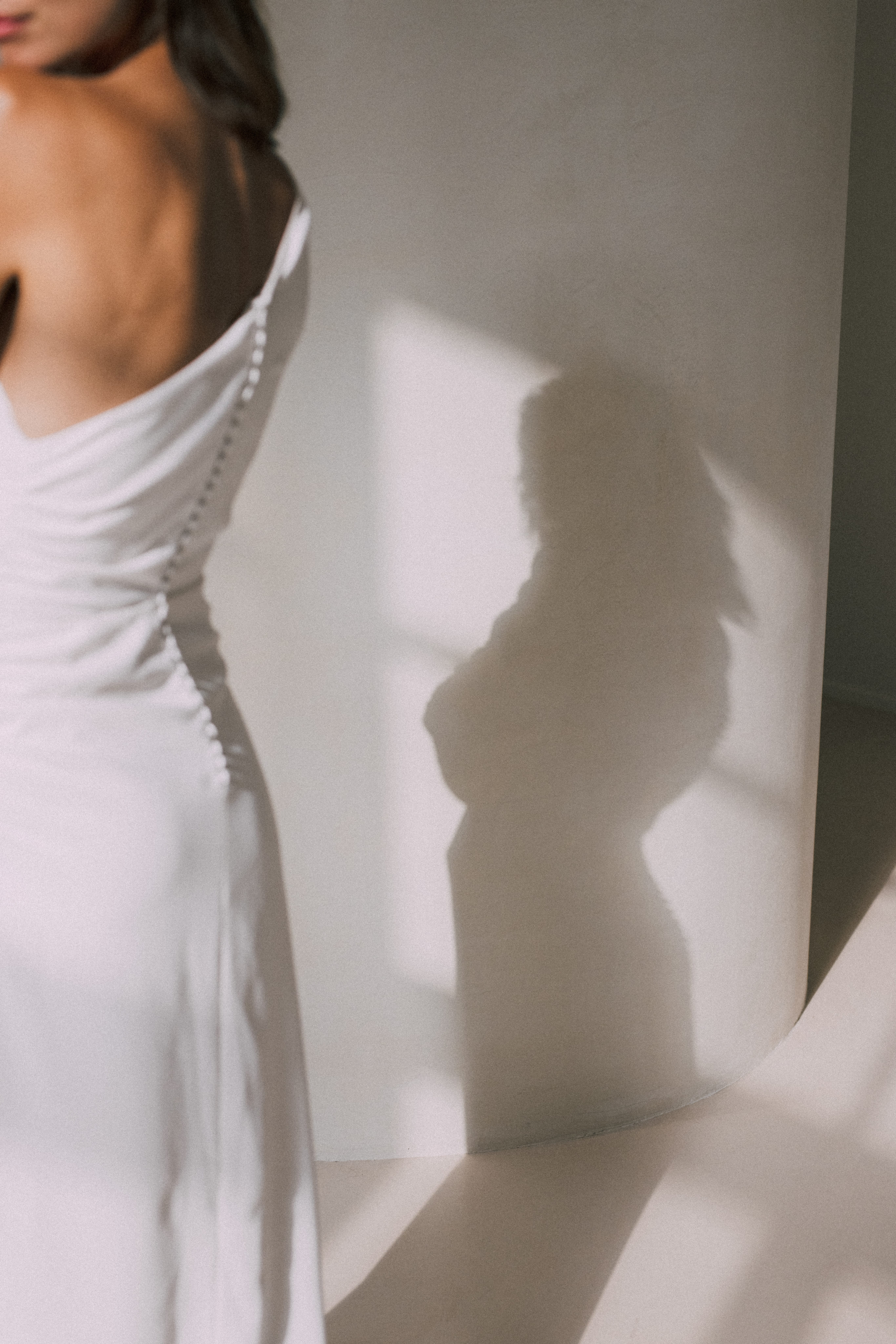 Maison Floret Sur-mesure Leigh robe de mariée manche asymétrique