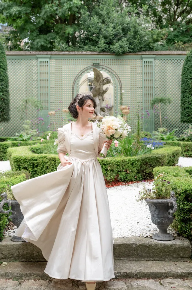 Solène Gisèle La mariée Charlotte robe satin champagne taille 36
