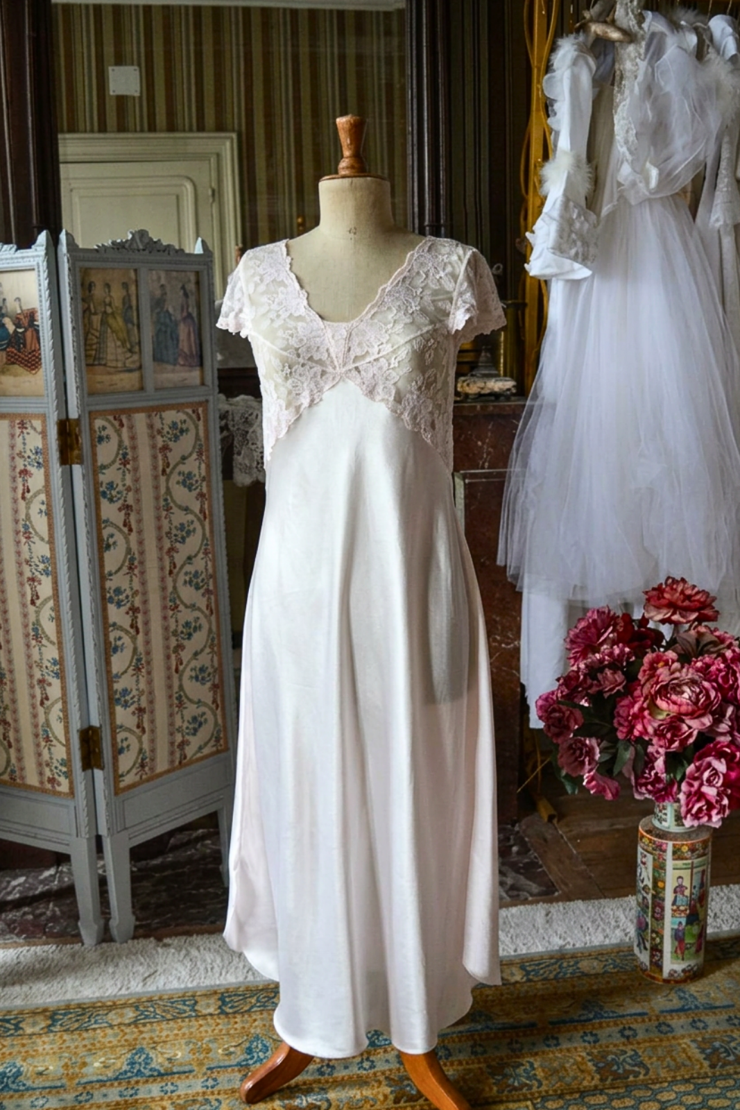 Solène Gisèle Les Déshabillés nuisette vintage rose satin dentelle