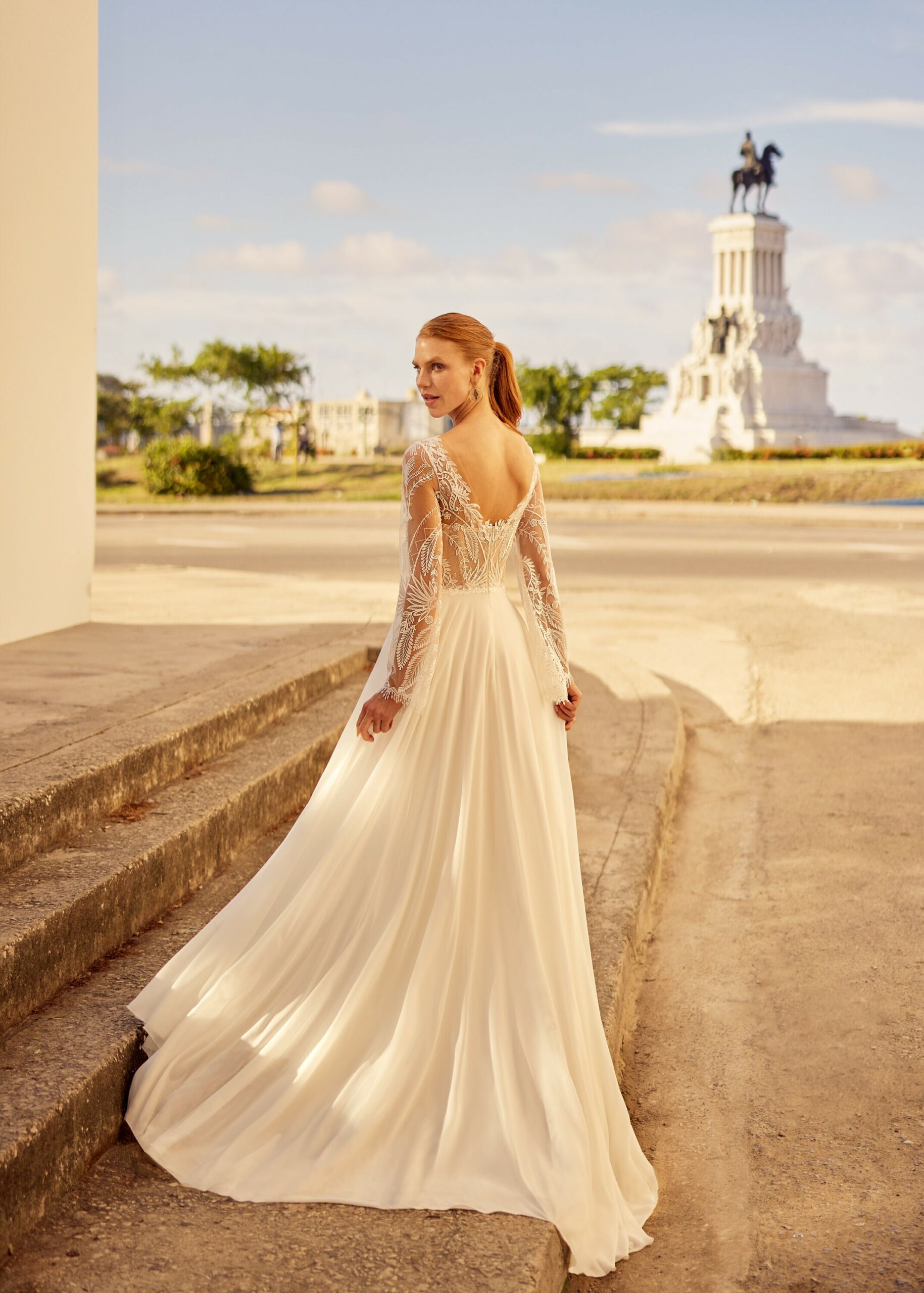Hervé Paris Libre Collection Leaf robe de mariée crêpe fluide