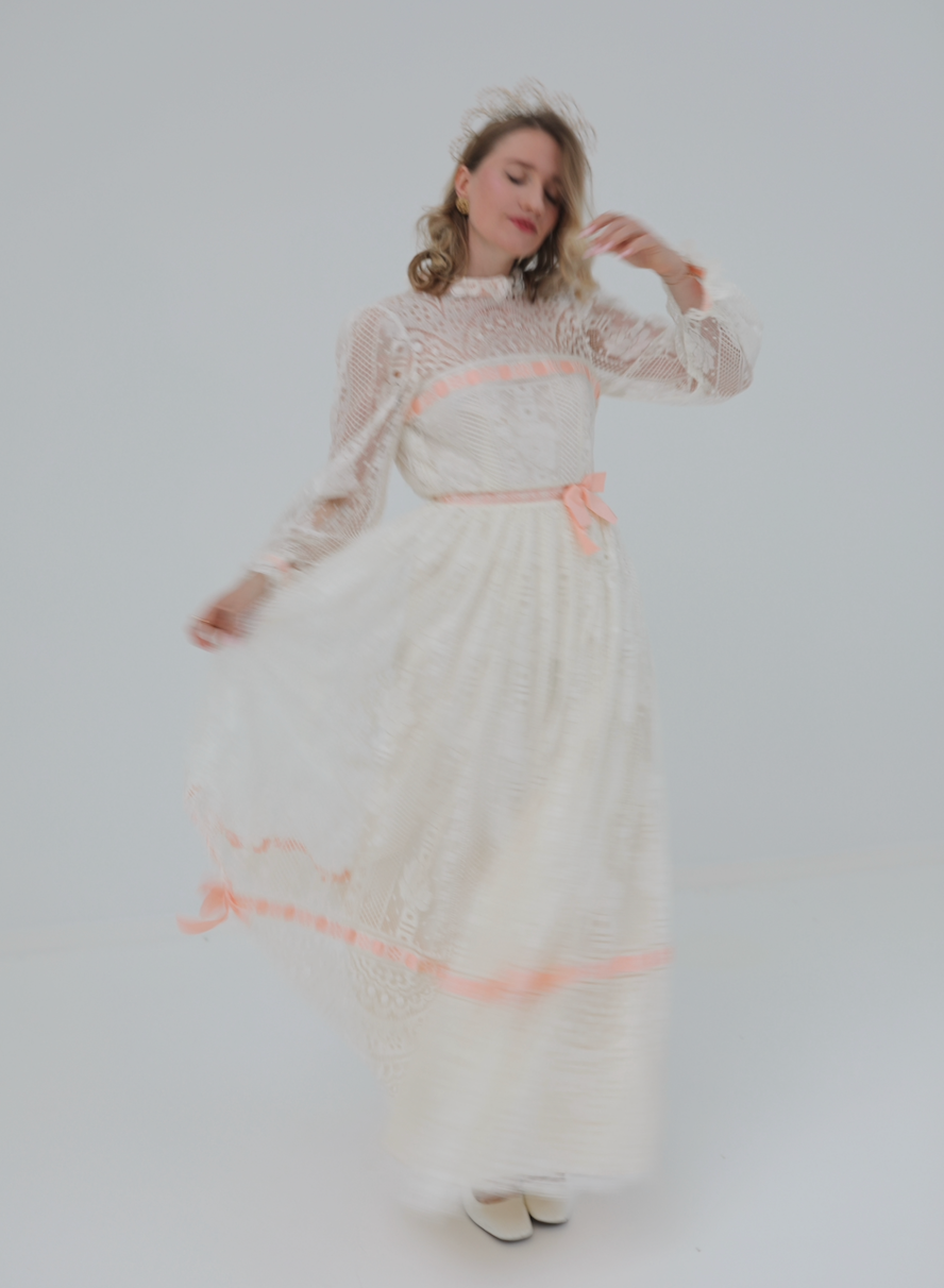 Solène Gisèle La mariée Robe Léontine robe dentelle 1975