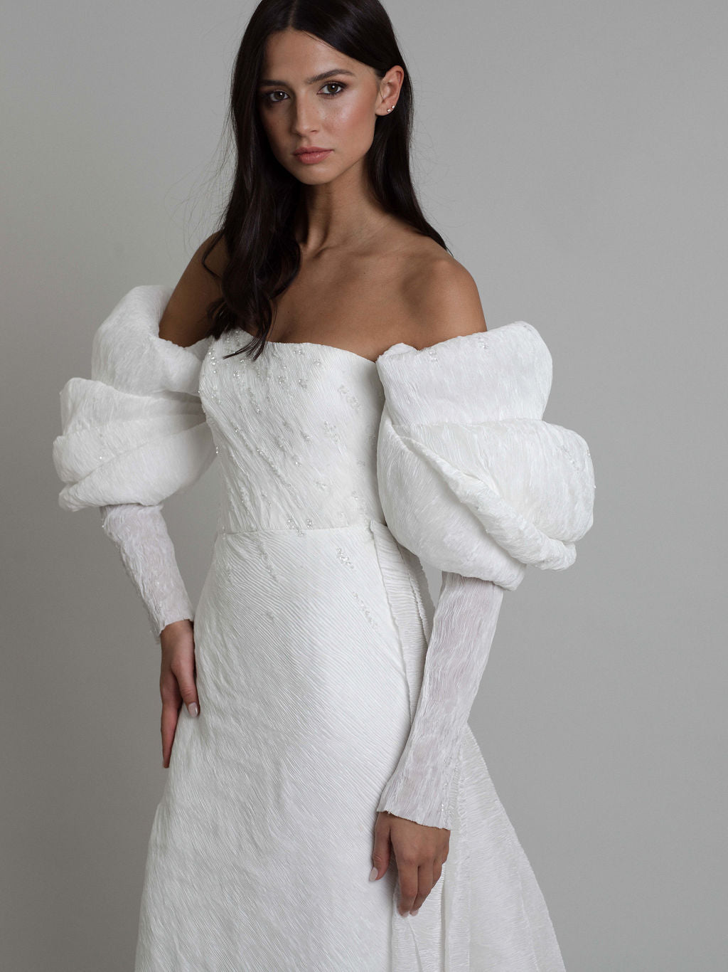 Rime Arodaky Bridal Talisman robe plissée perles