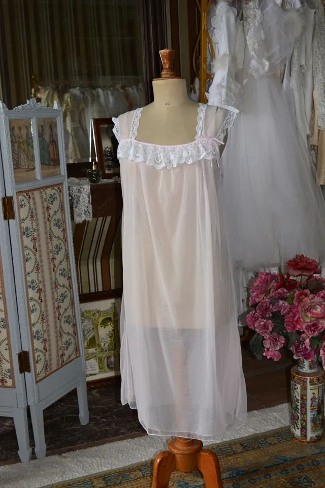 Solène Gisèle Les Déshabillés nuisette rose poudré dentelle