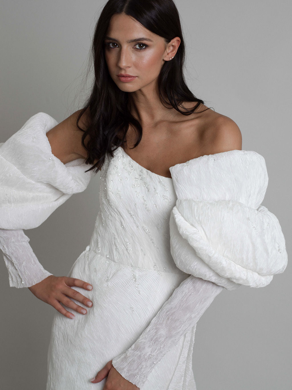 Rime Arodaky Bridal Talisman robe plissée perles