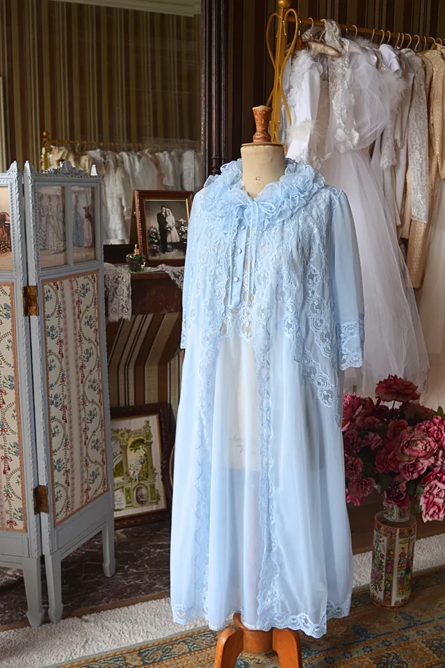 Solène Gisèle Les Déshabillés ensemble bleu pastel satin