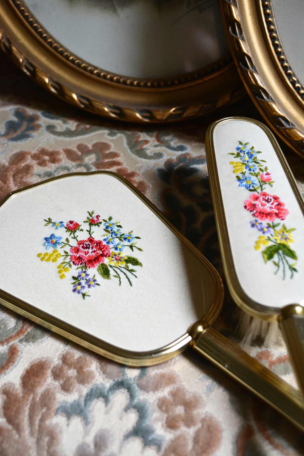 Solène Gisèle Les nécessaires de coiffure set miroir brosse doré fleurs