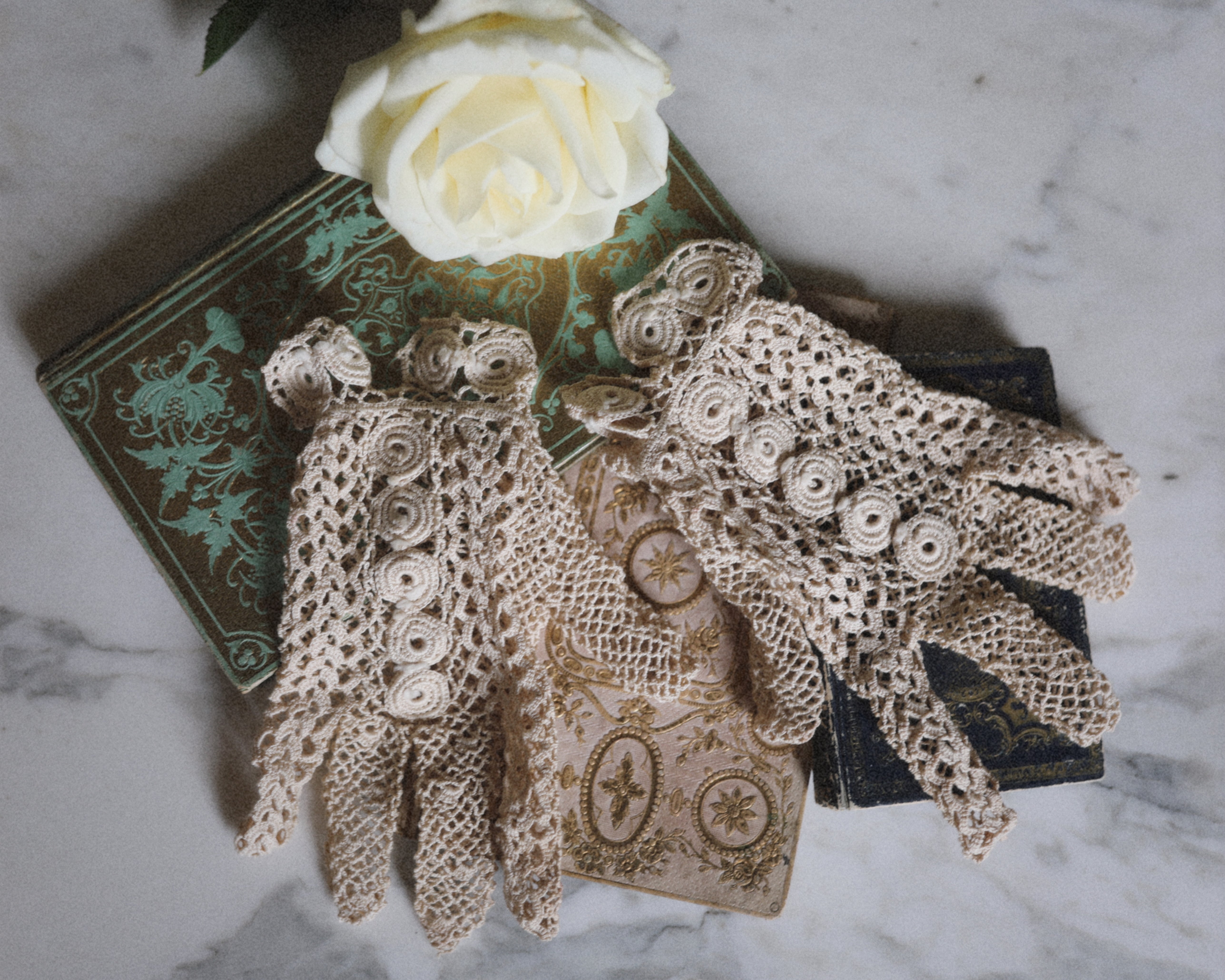 Solène Gisèle Les gants paire crochet ajouré bords travaillés