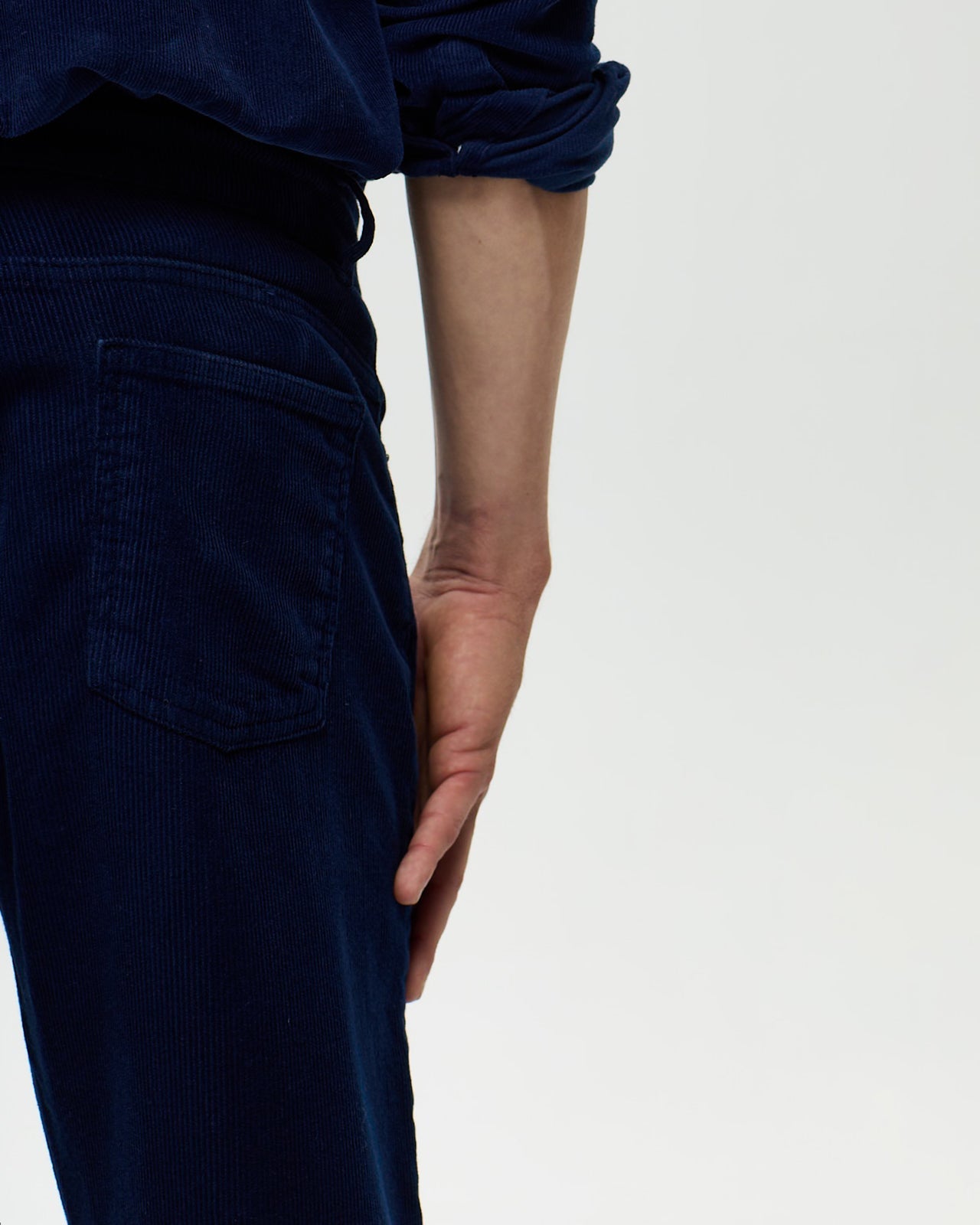LAFAURIE DEAN Velours pantalon bleu marin coupe ajustée
