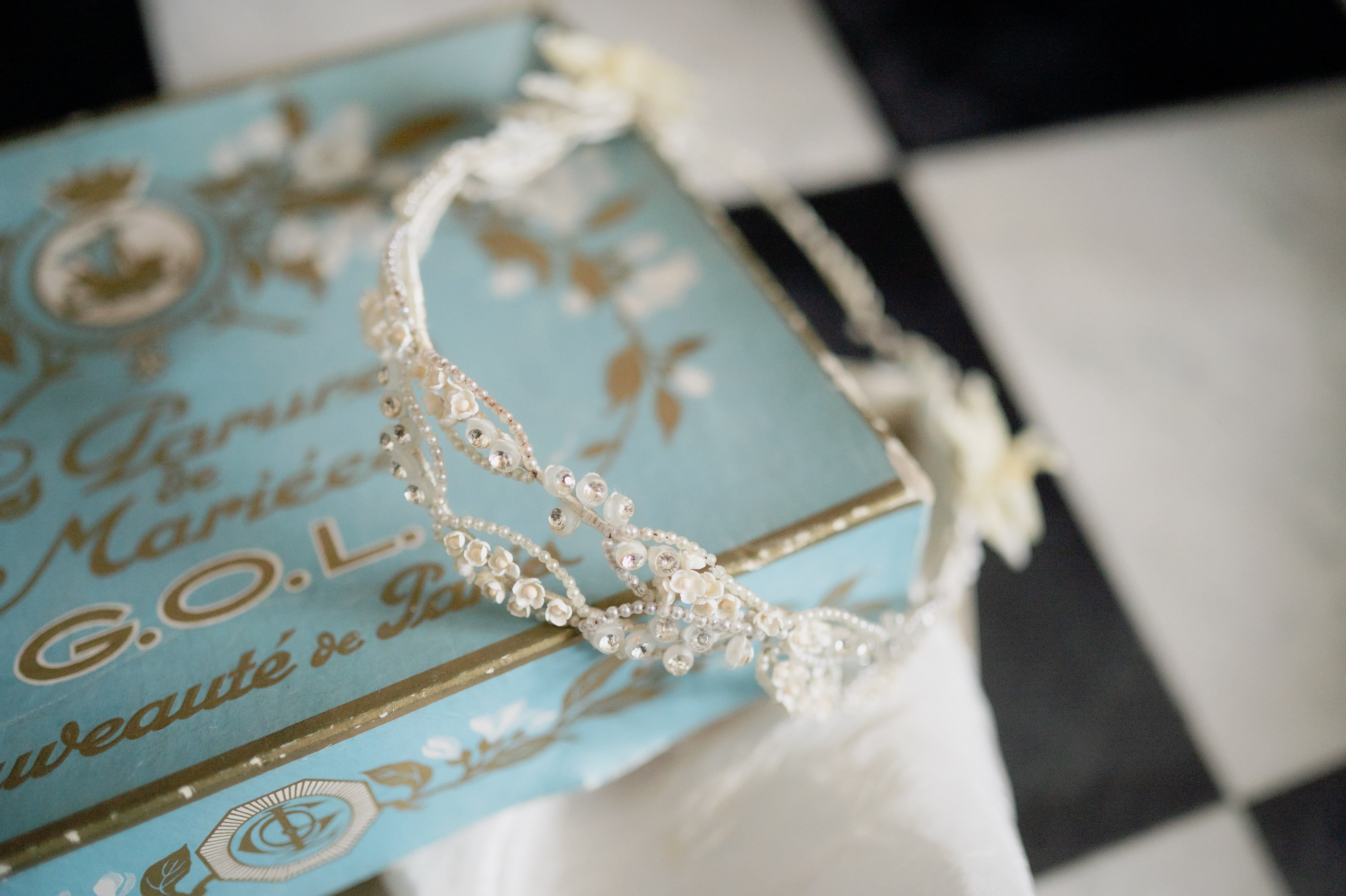 Solène Gisèle Les Couronnes Parure Mariée Perlée Fleurs Cire