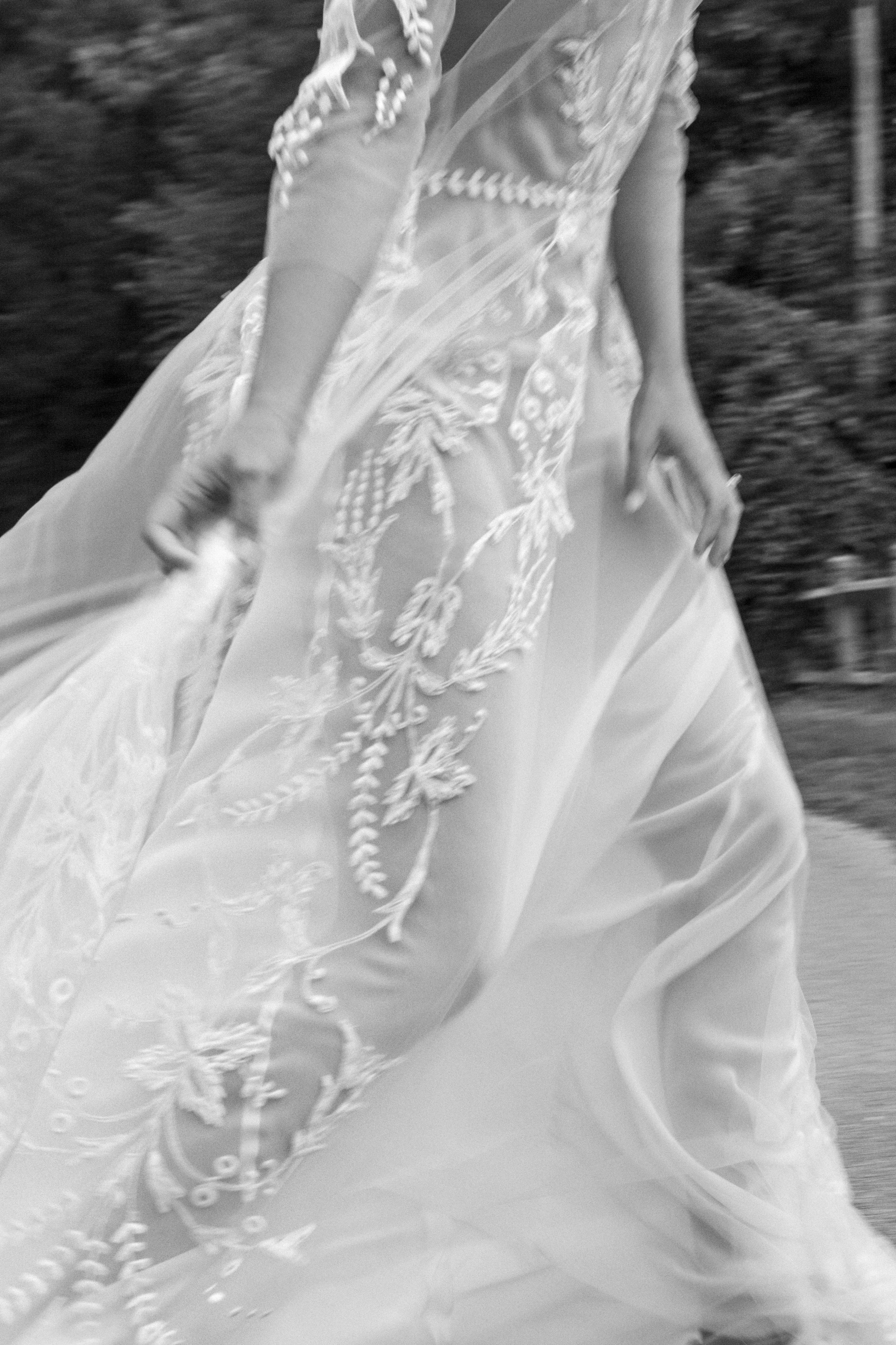 Maison Floret Sur-mesure Martin robe de mariée tulle brodé fendue