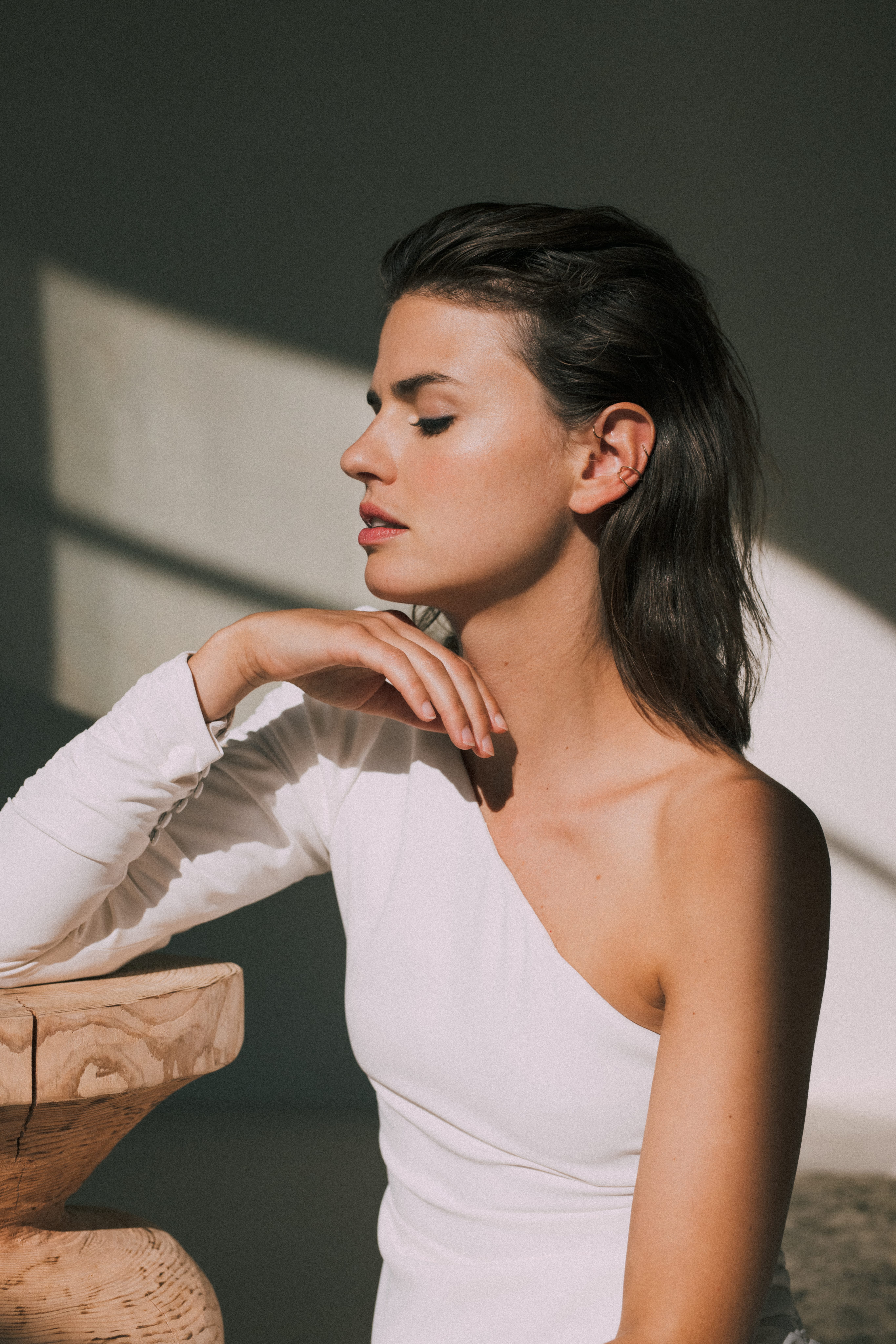 Maison Floret Sur-mesure Leigh robe de mariée manche asymétrique