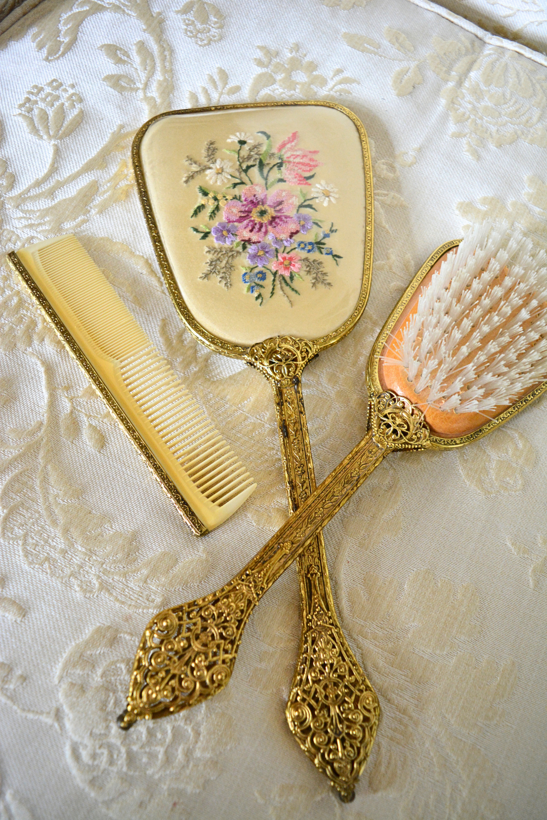 Solène Gisèle Coiffure set coiffure doré miroir brosse peigne fleurs