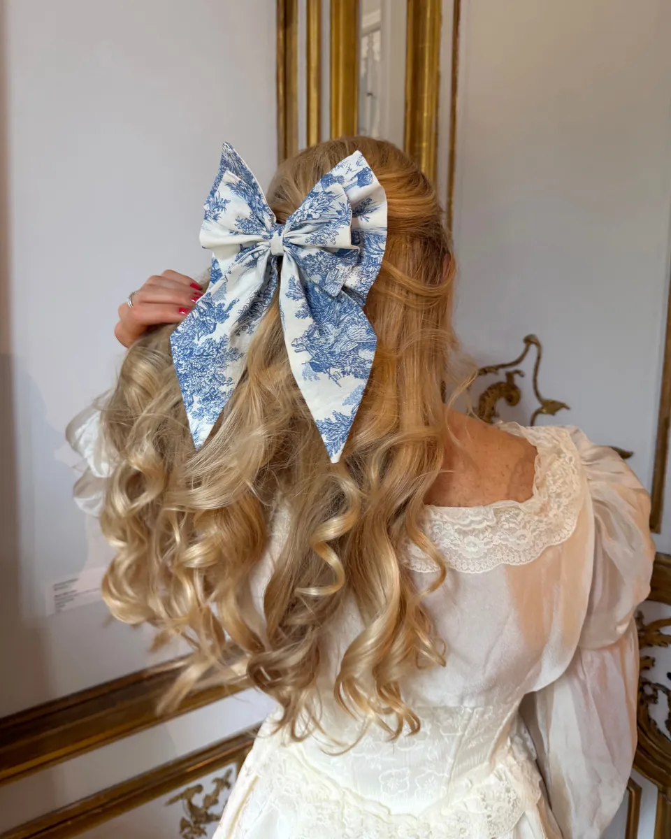 Solène Gisèle Couture Nœud Toile de Jouy Bleue Coton