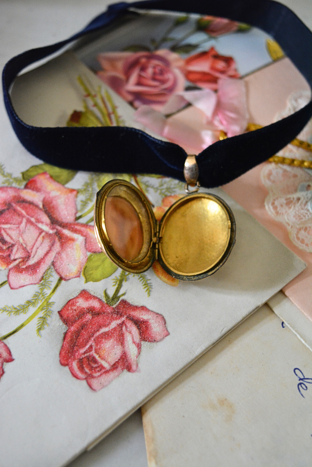 Solène Gisèle Médaillons Collier Velours choker bleu nuit camée