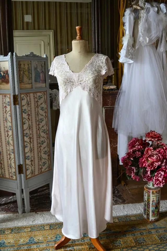 Solène Gisèle Les Déshabillés nuisette vintage rose satin dentelle